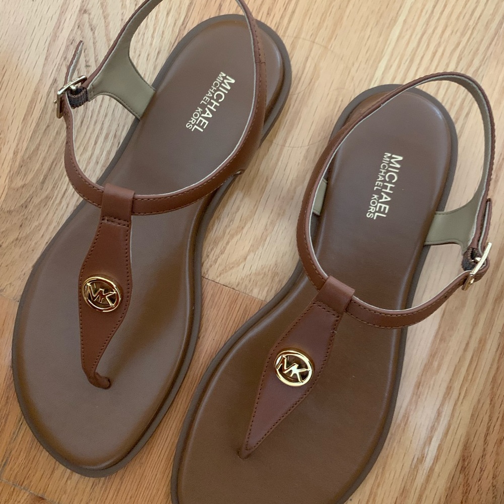 MICHAEL KORS Mallory Thong Sandles